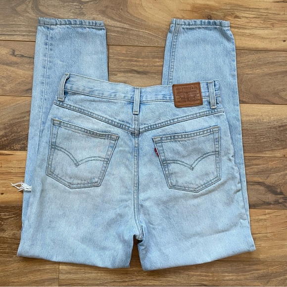 LEVI'S TAPERED HIGH WAISTED MOM JEANS - Picture 4 of 10